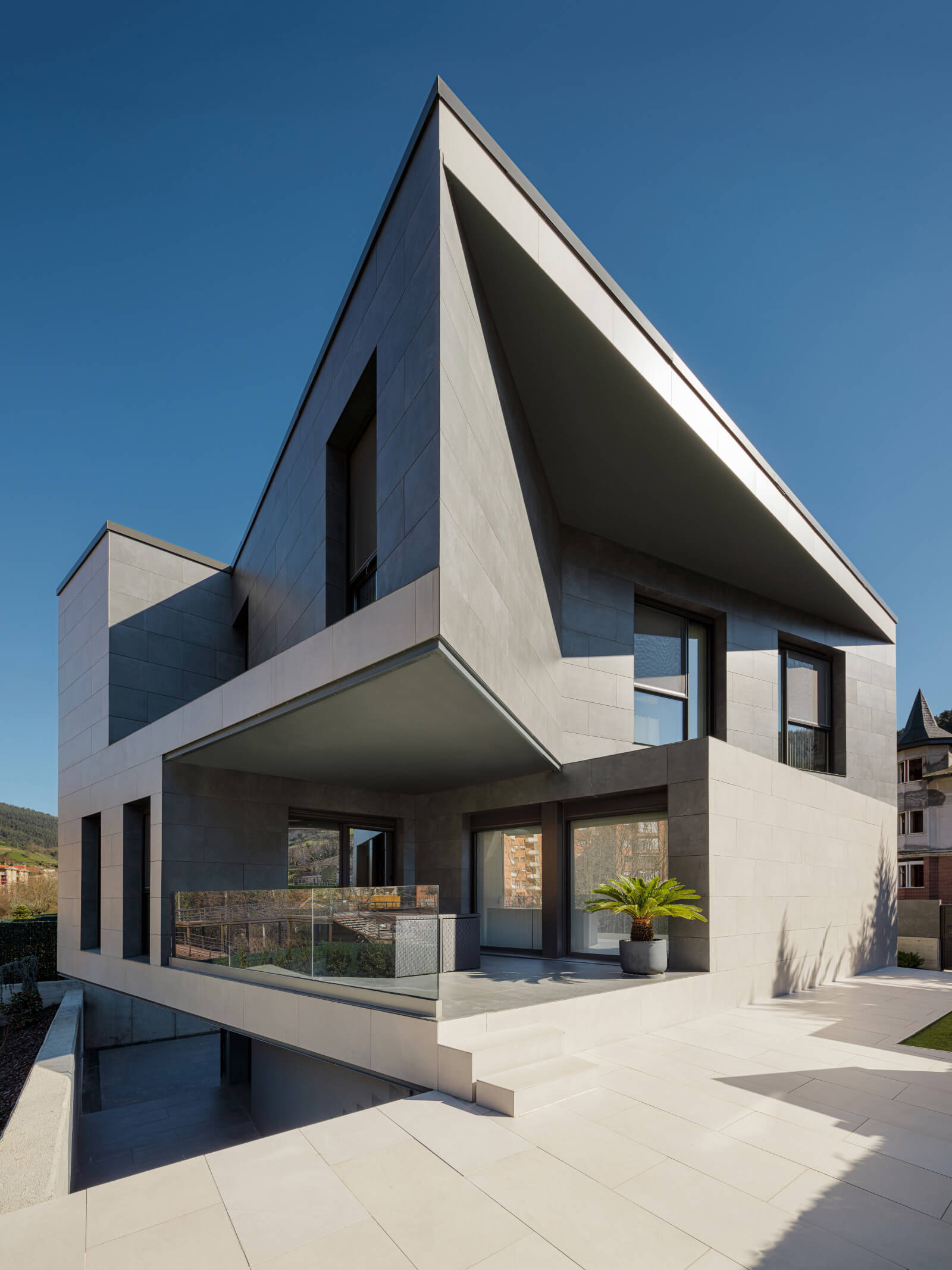 2042_en-ah-house-Real-3