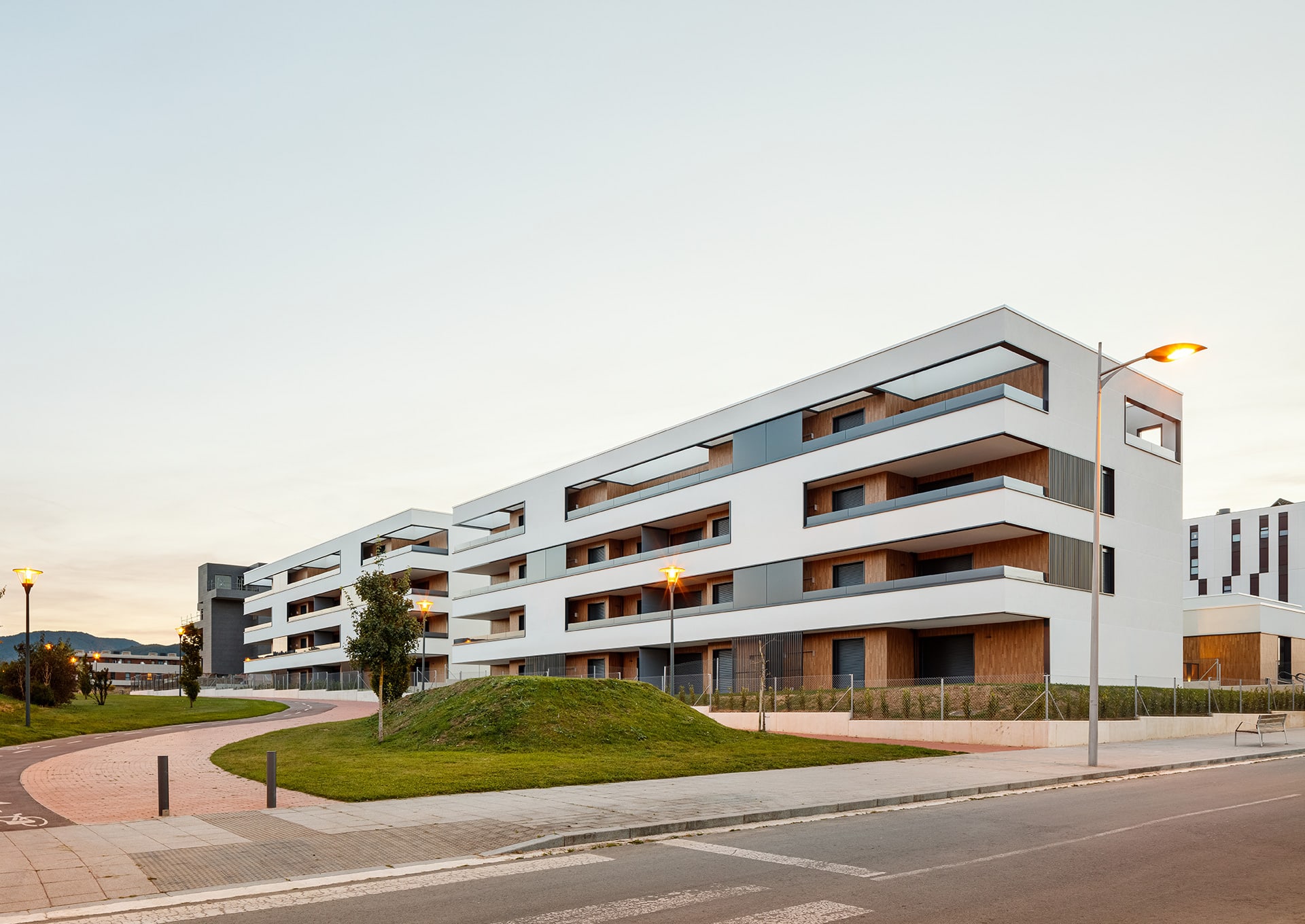 170_es-36-housing-img-0-Real-2