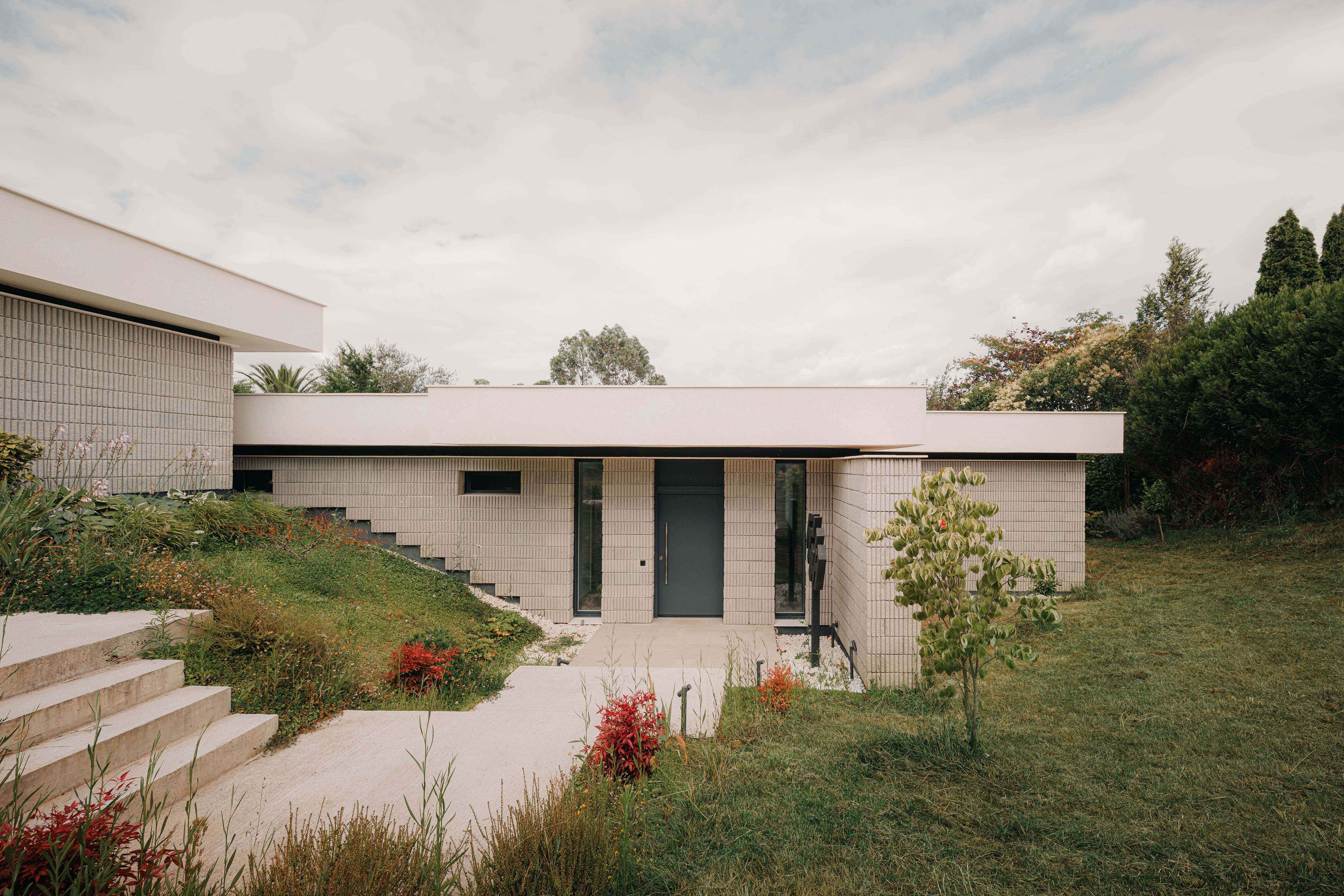 Exterior 3